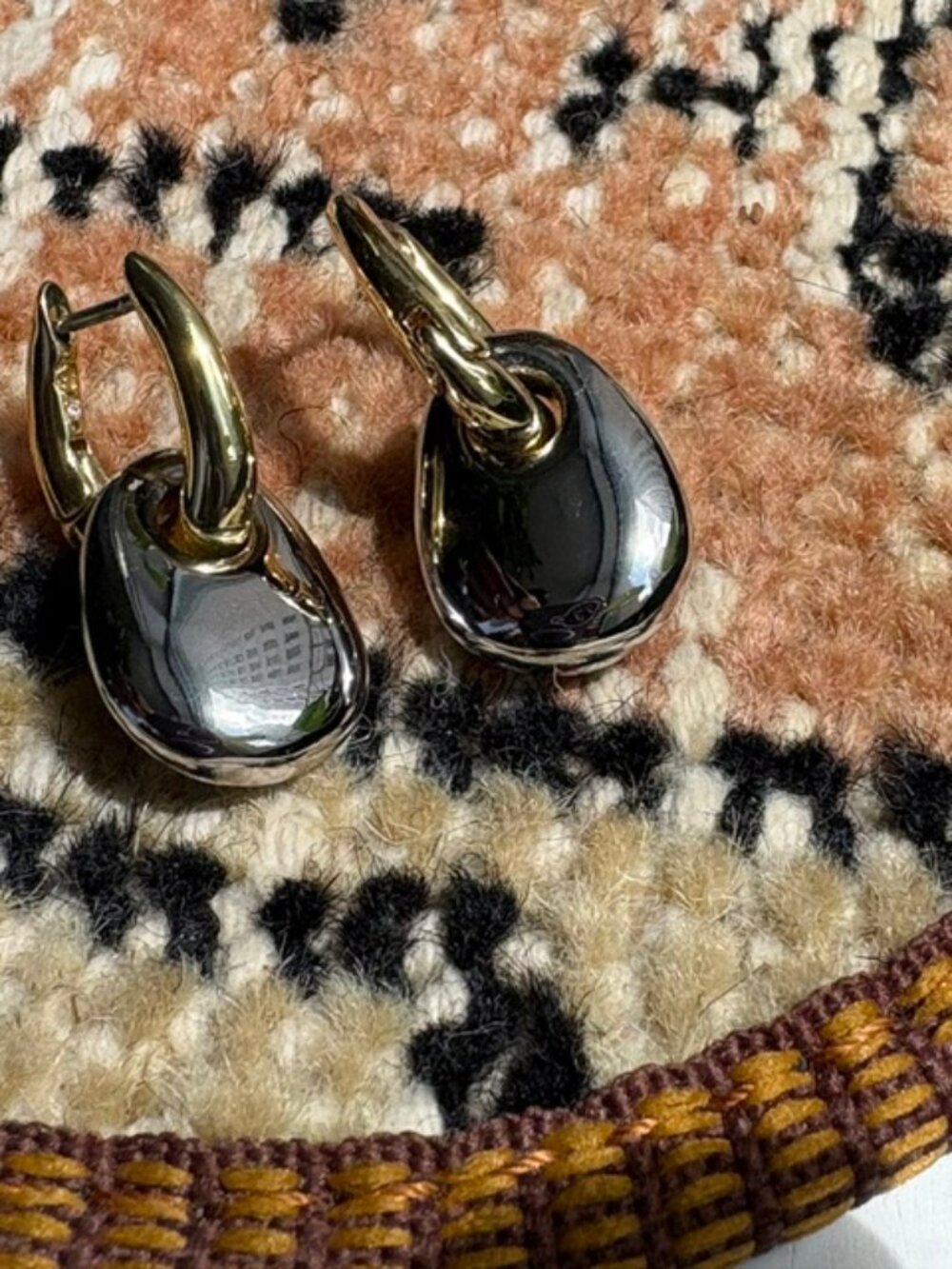 Ana Luisa Two-tone earrings - Picture 8 of 8